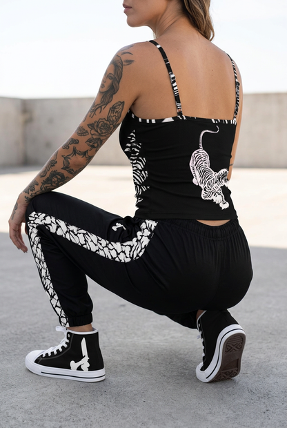 Tiger tank outfit crouching